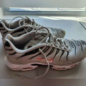 Air Max Plus Light Bone